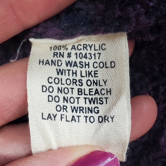 Purple and pink short sleeved sweater with belt. - Picture 10 of 11